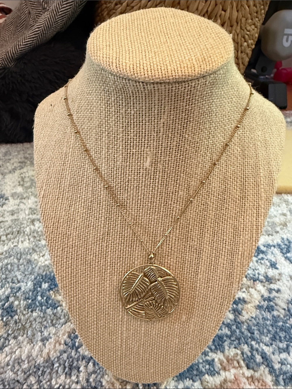 Stella & Dot Gold Leaf Medallion Pendant Necklace